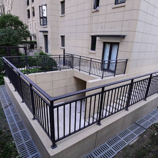 Picture of Aluminium Alloy Balcony Railing, Wrought Iron, Zinc Steel and Stainless Steel Stair Handrail, Impact-Resistant