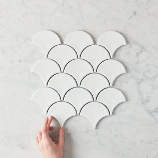 Fish scale tile, gloss white
